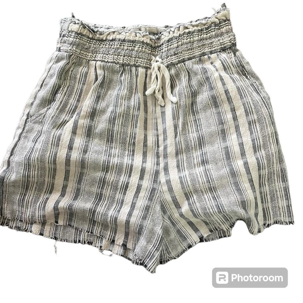 BKE Shorts Womens Size M Beige Striped Cotton Raw Hem Smocked Waist Pockets